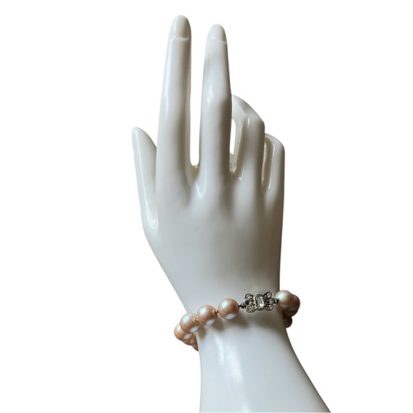50s Classic Cream Pearl with Rhinestone Clasp Bracelet - Picture 4 of 9